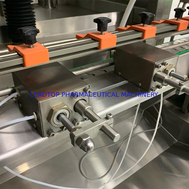700 kg di peso Macchina di riempimento automatico di bottiglie liquide rotativa 6 kW Consumo di energia Certificato CE