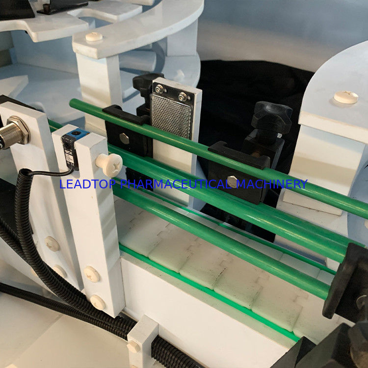 700 kg di peso Macchina di riempimento automatico di bottiglie liquide rotativa 6 kW Consumo di energia Certificato CE