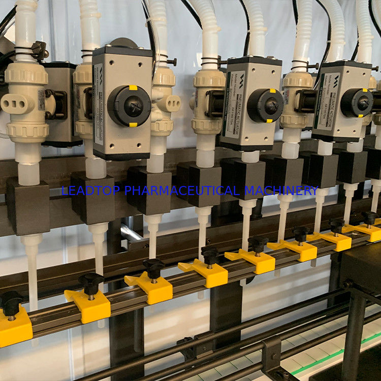 700 kg di peso Macchina di riempimento automatico di bottiglie liquide rotativa 6 kW Consumo di energia Certificato CE