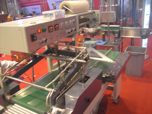 Buon prezzo Impacchettatrice automatizzata ambientale del film di strizzacervelli con il touch screen in linea